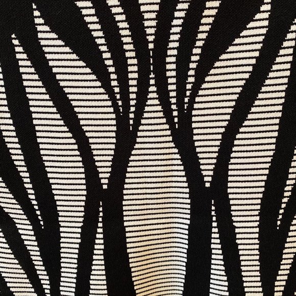 BEBE Bandage Tropical Leaves JACQ Skirt Size XS NWT - Picture 7 of 11